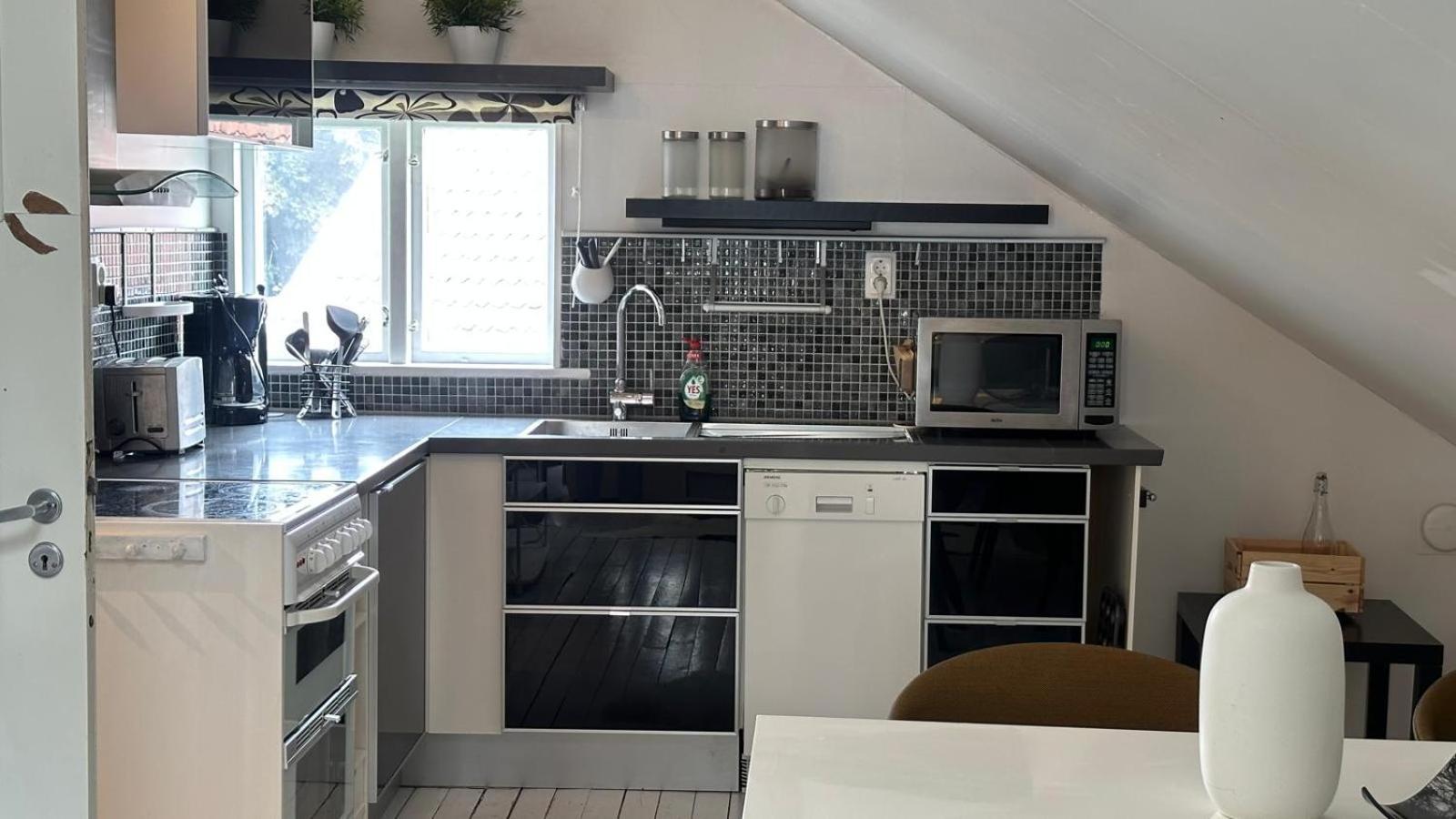 Penthouse For Workers & Familys Near Skf Leilighet *